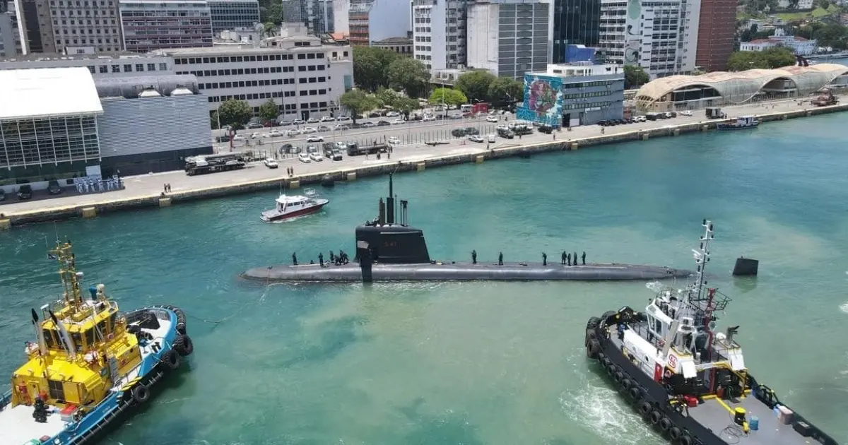 Submarino Humaitá atraca no Porto de Salvador e será aberto à visitação pública