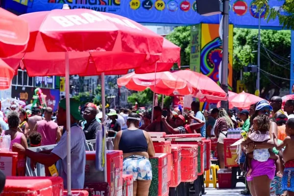 Prazo para cadastro de ambulantes nas festas populares de Salvador termina hoje; veja como participar
