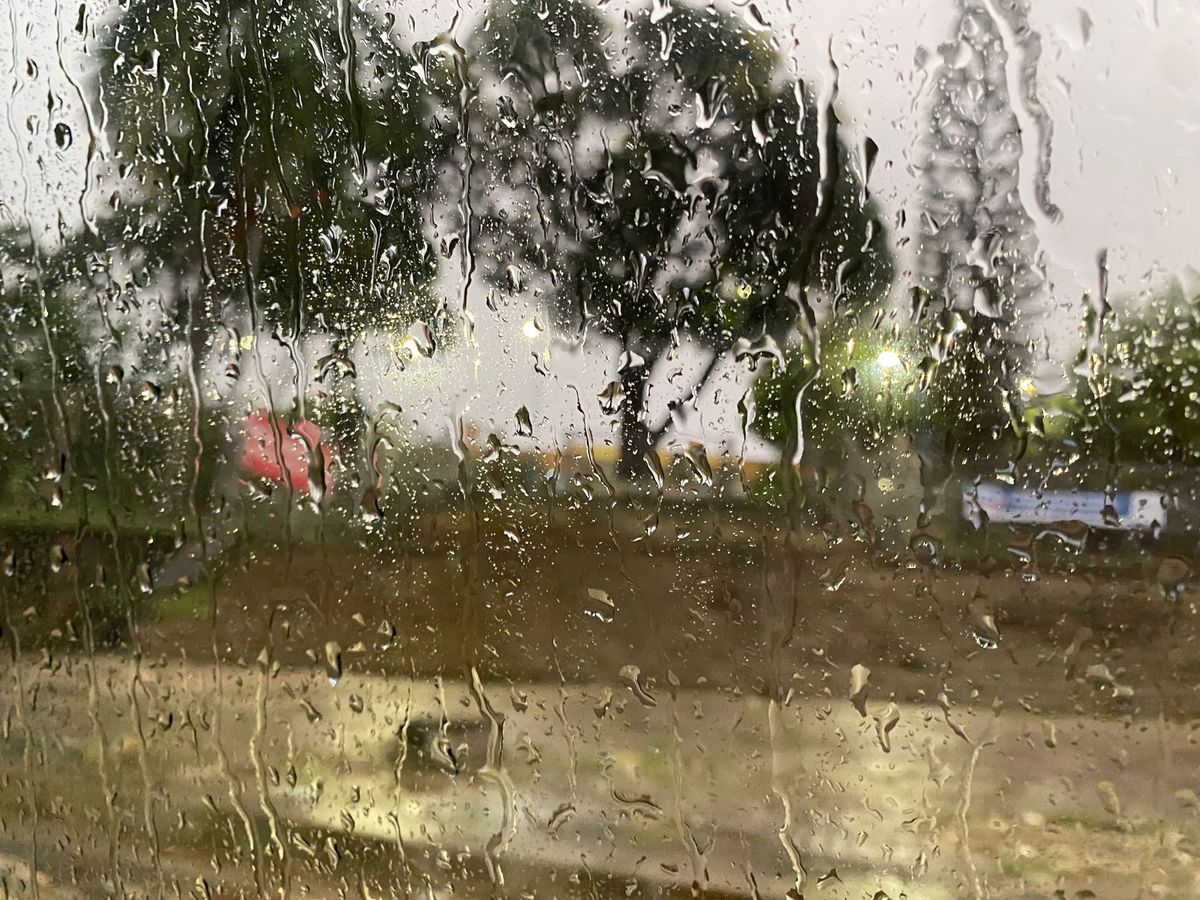 Inmet alerta para chuvas intensas em Salvador e mais de 70 cidades da Bahia nesta quarta-feira