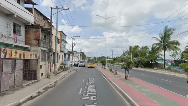 Suspeito de assalto é espancado por passageiros e resgatado pela PM em ônibus na Suburbana