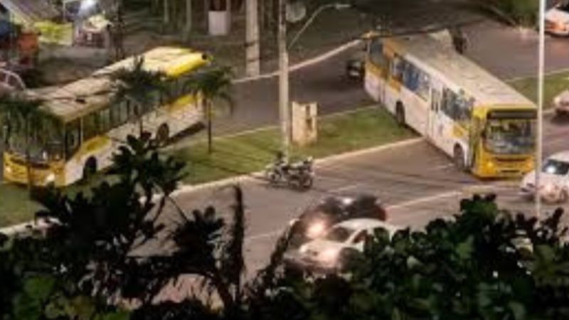 Menino de 9 anos baleado em ação policial pode perder dedo; caso gera protestos em Salvador