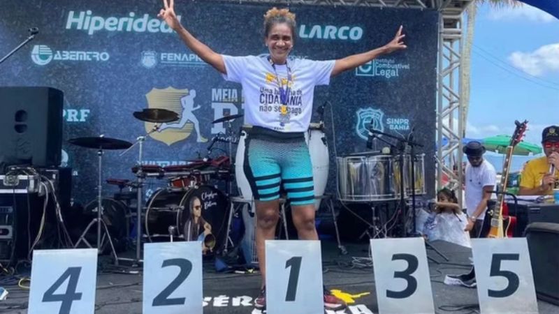 Agente federal aposentada é atropelada por carro na contramão enquanto treinava na Pituba, em Salvador