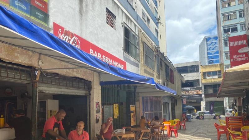Bar Sem Nome: cerveja barata e ambiente raiz no coração de Salvador