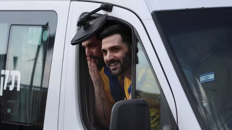 Após mais de dois anos em cativeiro, irmãos gêmeos sequestrados pelo Hamas se reencontram em Israel