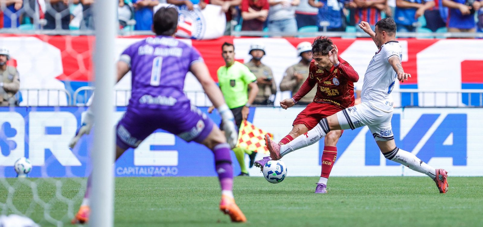 Bahia derrota o Vasco na Fonte Nova e reassume vaga no G-6 do Brasileirão