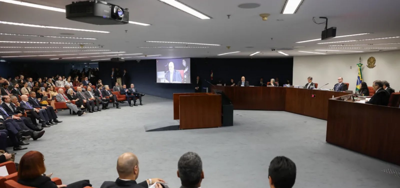 STF decide hoje se mantém prisão preventiva de Jair Bolsonaro