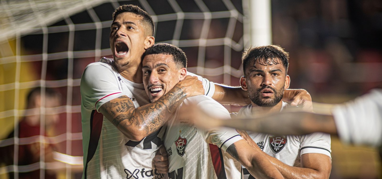 Vitória supera o Sport fora de casa e deixa a zona de rebaixamento na reta final do Brasileirão