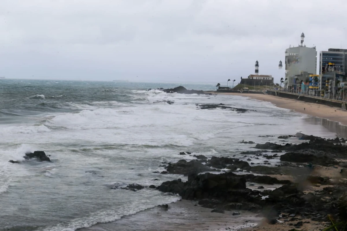 Frente fria avança e Bahia fica sob alerta de fortes chuvas emitido pelo Inmet