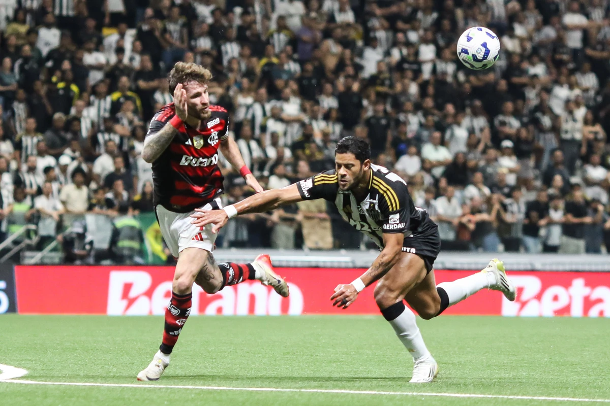 Flamengo empata com Atlético-MG e fica a um passo do título; derrota do Palmeiras amplia vantagem rubro-negra