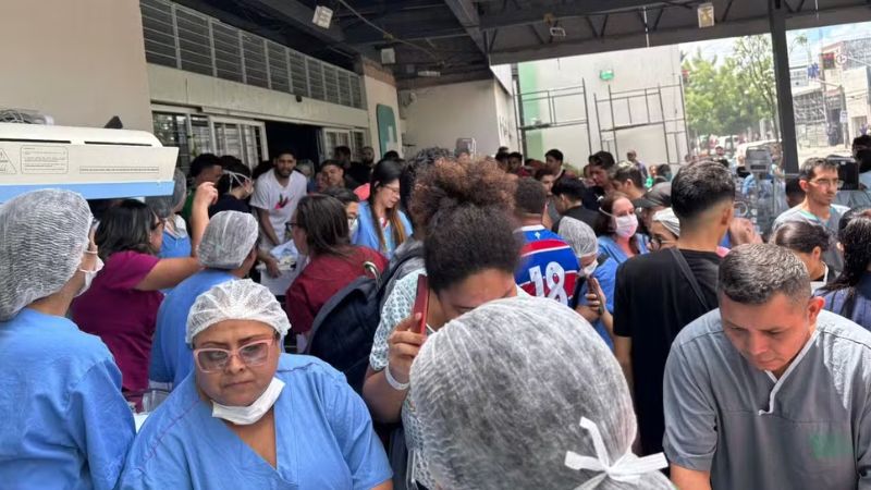 Incêndio atinge Hospital César Cals em Fortaleza; bebês são retirados em incubadoras