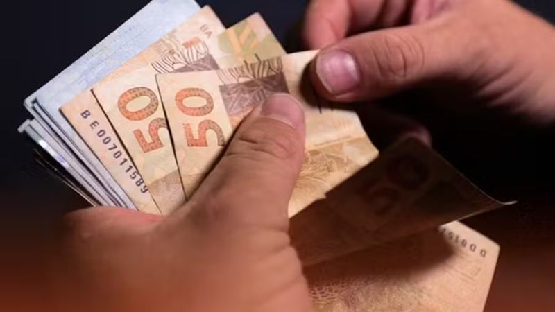 Prazo para pagamento da primeira parcela do 13º salário termina nesta sexta-feira
