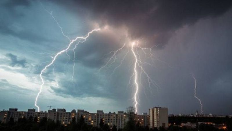 Bahia registra mais de 90 mil raios em 48 horas e temporais provocam apagões e alagamentos