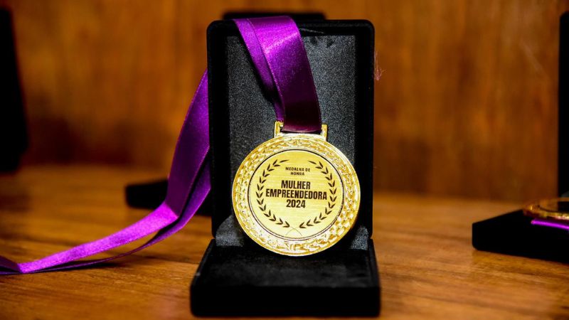 Roberta Caires concede Medalha de Honra a 17 empreendedoras na Câmara de Salvador