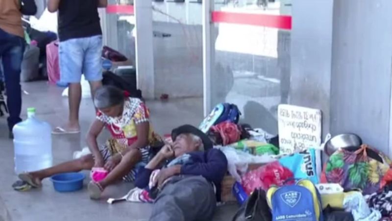 Cidade baiana é acusada de abandonar grupo de venezuelanos em rodoviária mineira