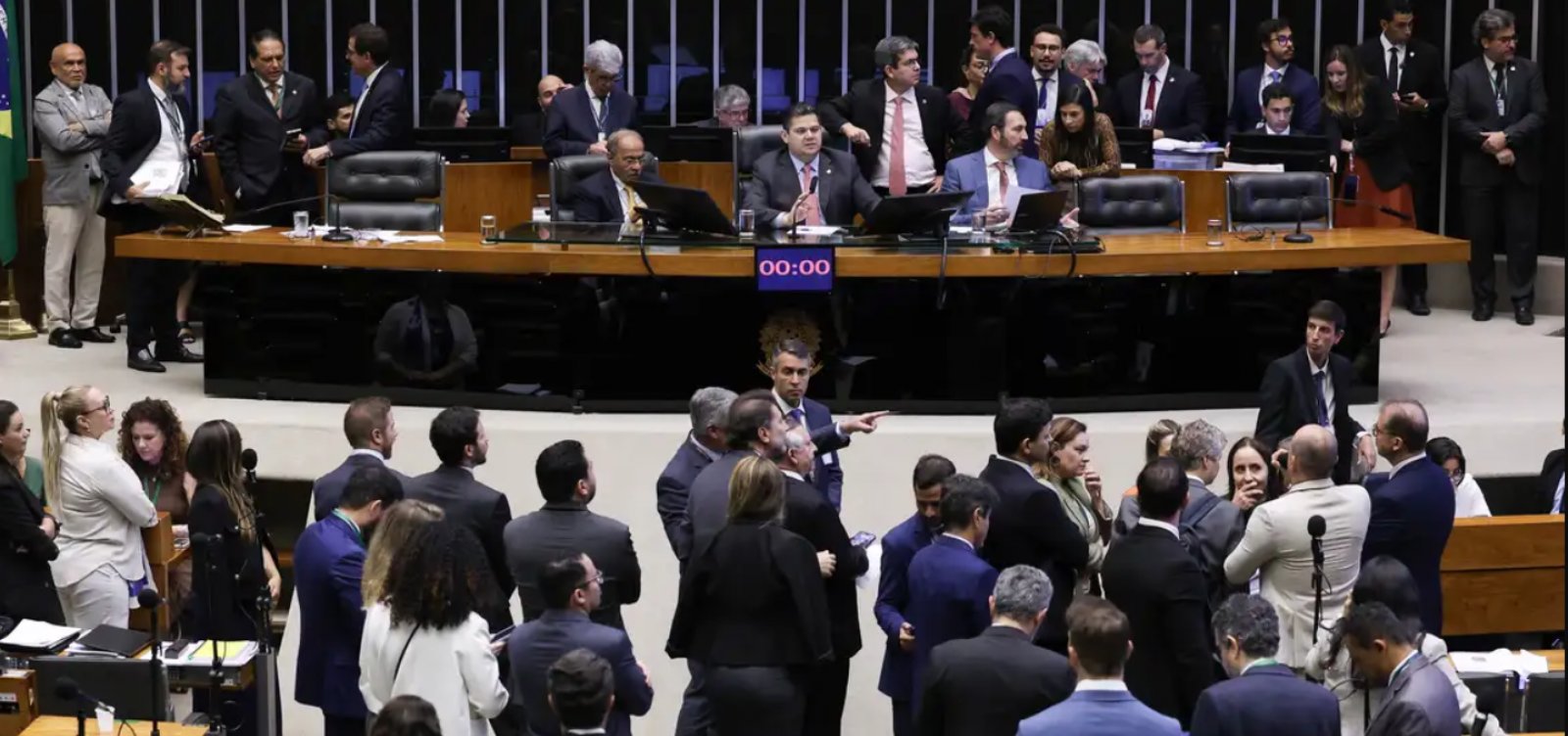 Senado aprova PEC que reduz jornada para 36 horas e põe fim à escala 6×1