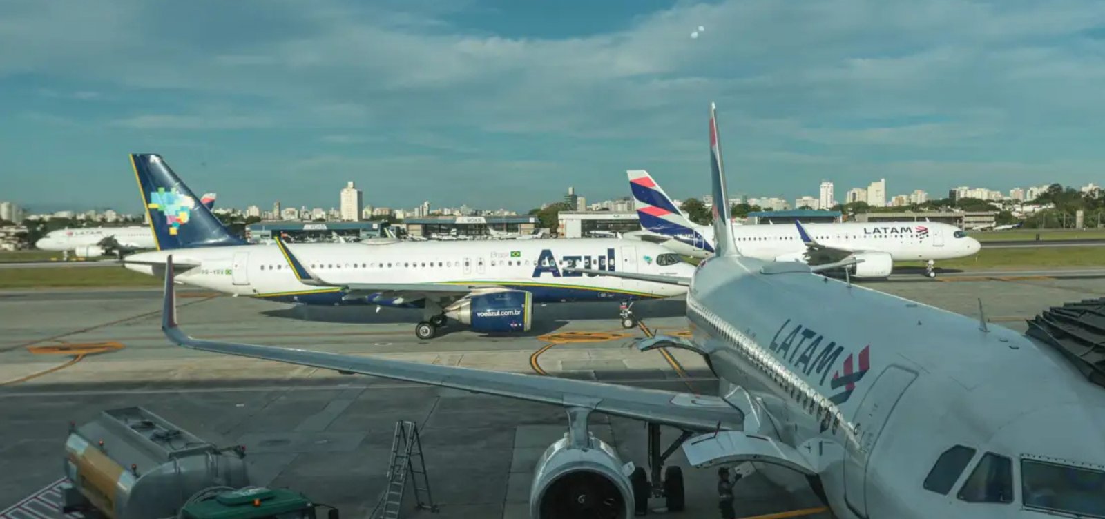 Vendaval histórico provoca mais de 400 cancelamentos de voos em São Paulo