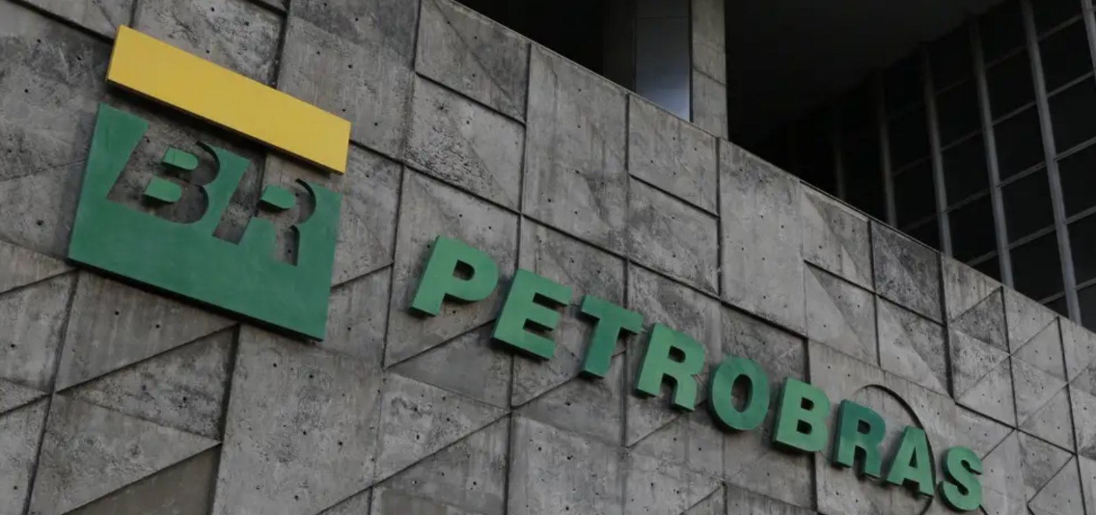 Petroleiros da Petrobras entram em greve nacional por tempo indeterminado