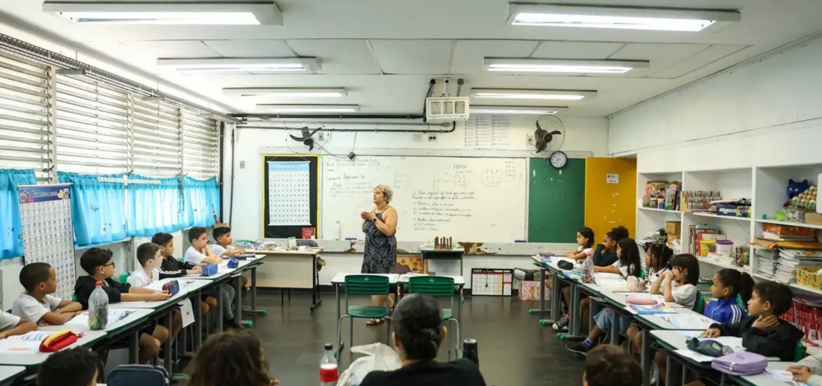 Rede estadual de SP adota inteligência artificial para agilizar correção de redações a partir de 2026