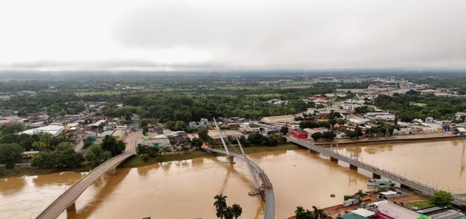 Cheia do Rio Acre atinge nível histórico e deixa mais de 750 pessoas fora de casa