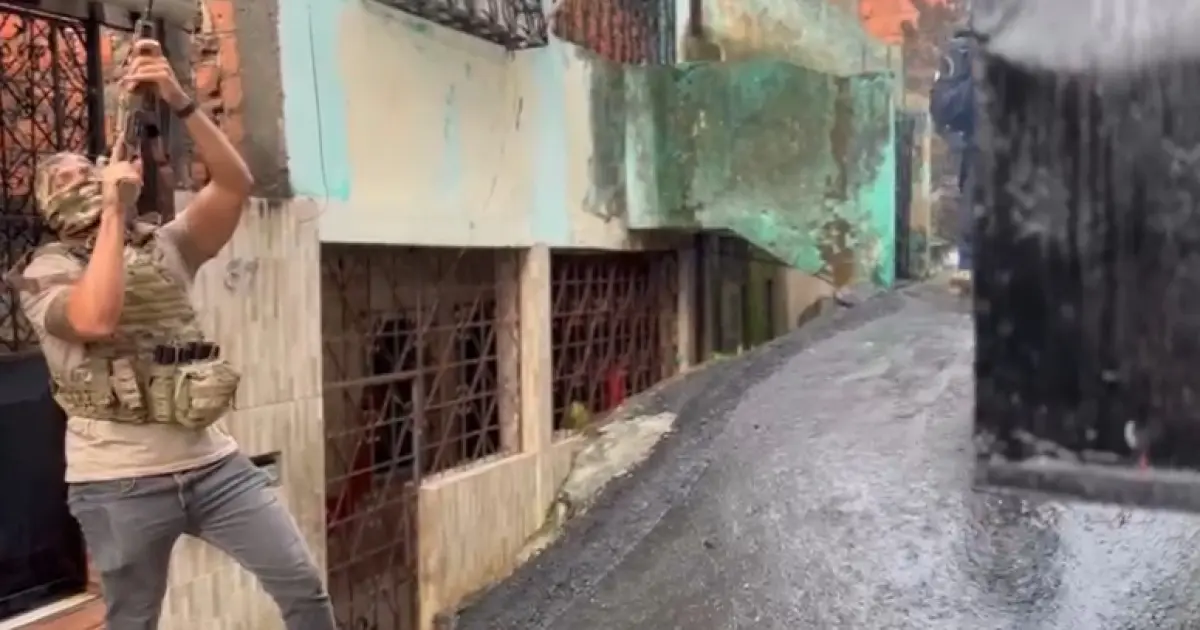 Polícia desarticula depósito de armas e drogas ligado a facção associada ao Comando Vermelho em Salvador