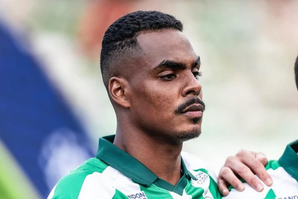 Vitória anuncia contratação do volante Caíque Gonçalves com contrato até 2027