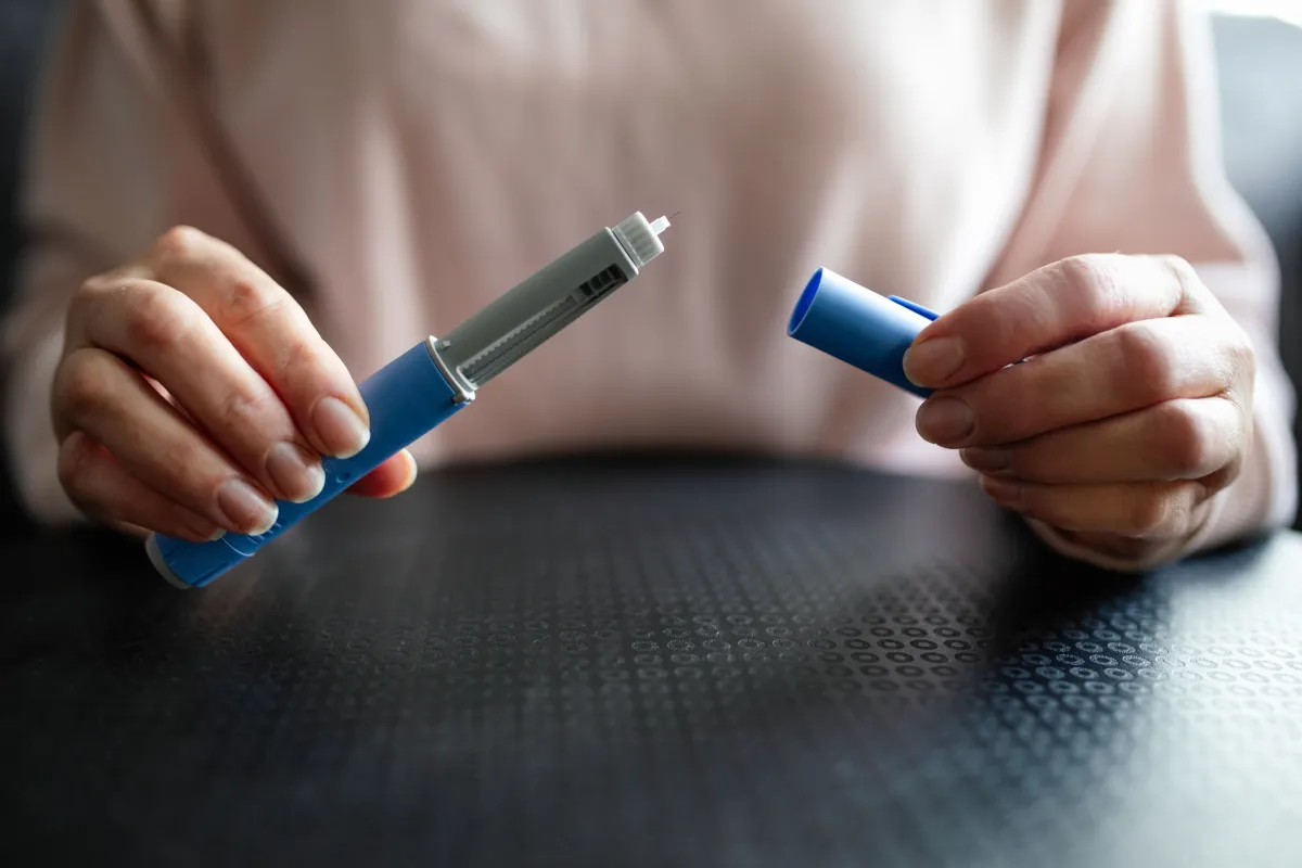 Canetas emagrecedoras falsificadas: risco real para pacientes no Brasil