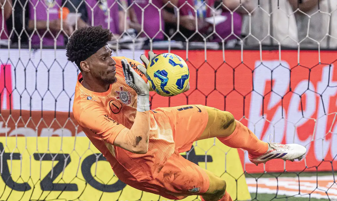 Goleiros brilham nos pênaltis, e Corinthians e Vasco garantem vaga na final da Copa do Brasil