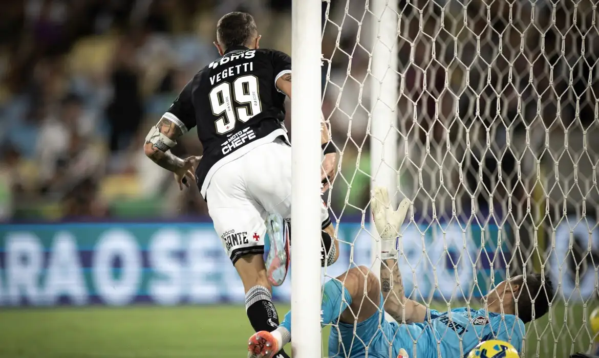 Rayan e Vegetti brilham, e Vasco vence o Fluminense de virada na semifinal da Copa do Brasil