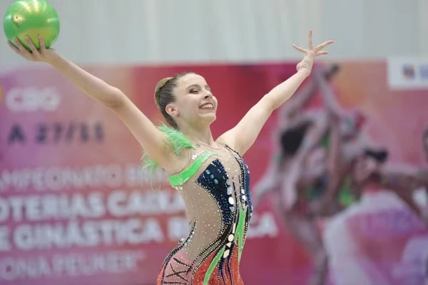 Jovem promessa da ginástica rítmica brasileira morre aos 18 anos no Paraná