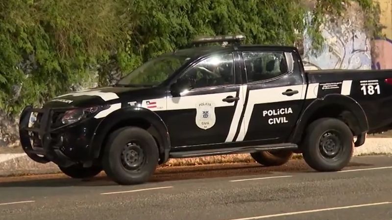 Ataque a tiros na Gamboa de Baixo deixa um morto e uma mulher ferida em Salvador