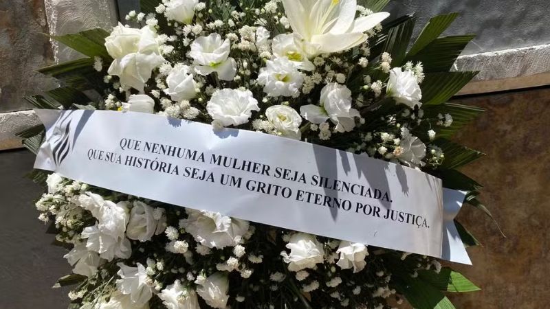 Corpo de Tainara Souza Santos é sepultado sob aplausos em São Paulo