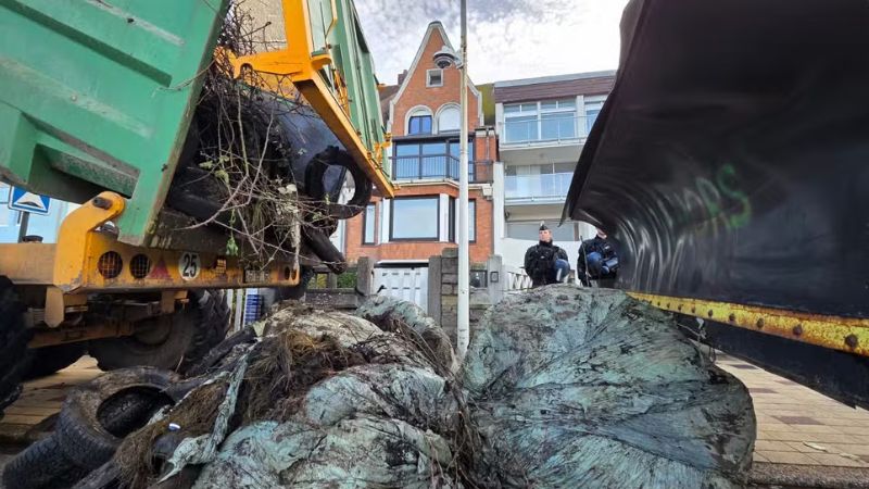 Agricultores franceses protestam contra acordo UE-Mercosul em frente à casa de Emmanuel Macron