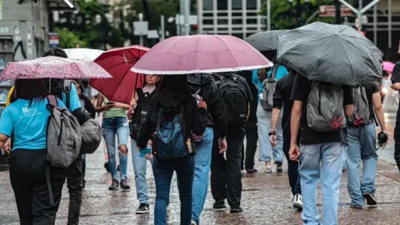 Inmet emite alerta de chuvas intensas para Bahia e mais 13 estados