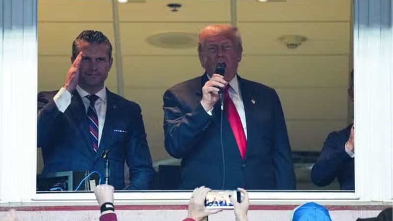 Governo Trump admite ataque a sobreviventes de barco venezuelano, mas protege secretário de Defesa