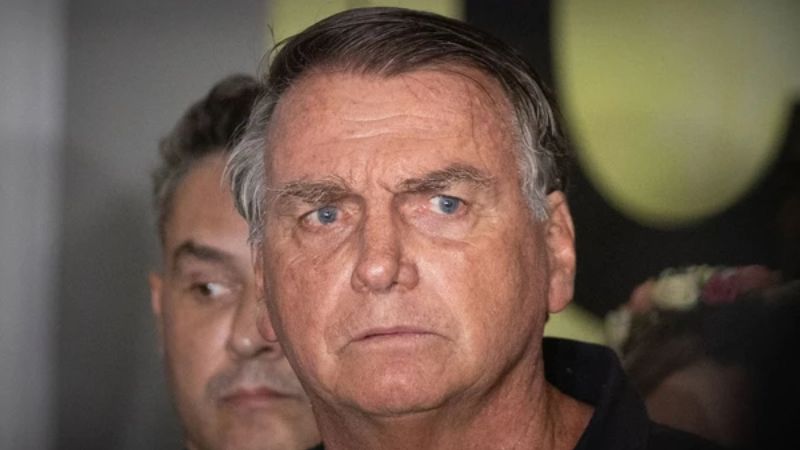 Defesa pede internação de Jair Bolsonaro para cirurgia no Natal