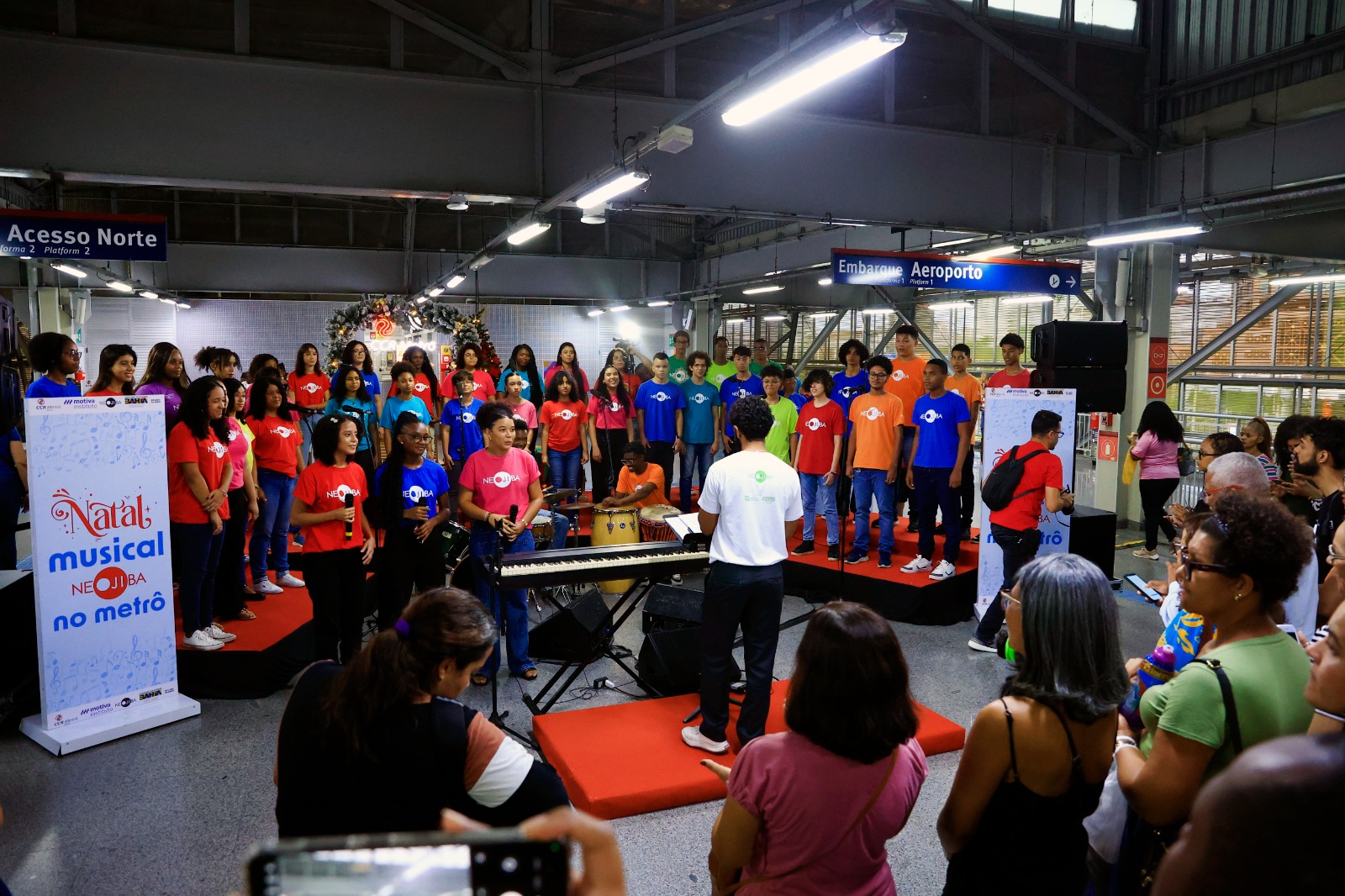 Natal Musical leva coral do Neojiba à Estação Rodoviária do Metrô e emociona passageiros