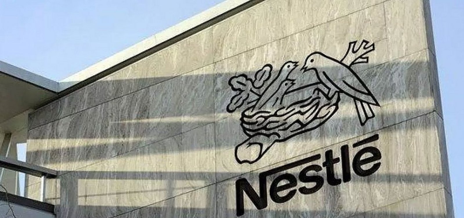 Nestlé recolhe fórmulas infantis após identificar risco de toxina em lotes internacionais