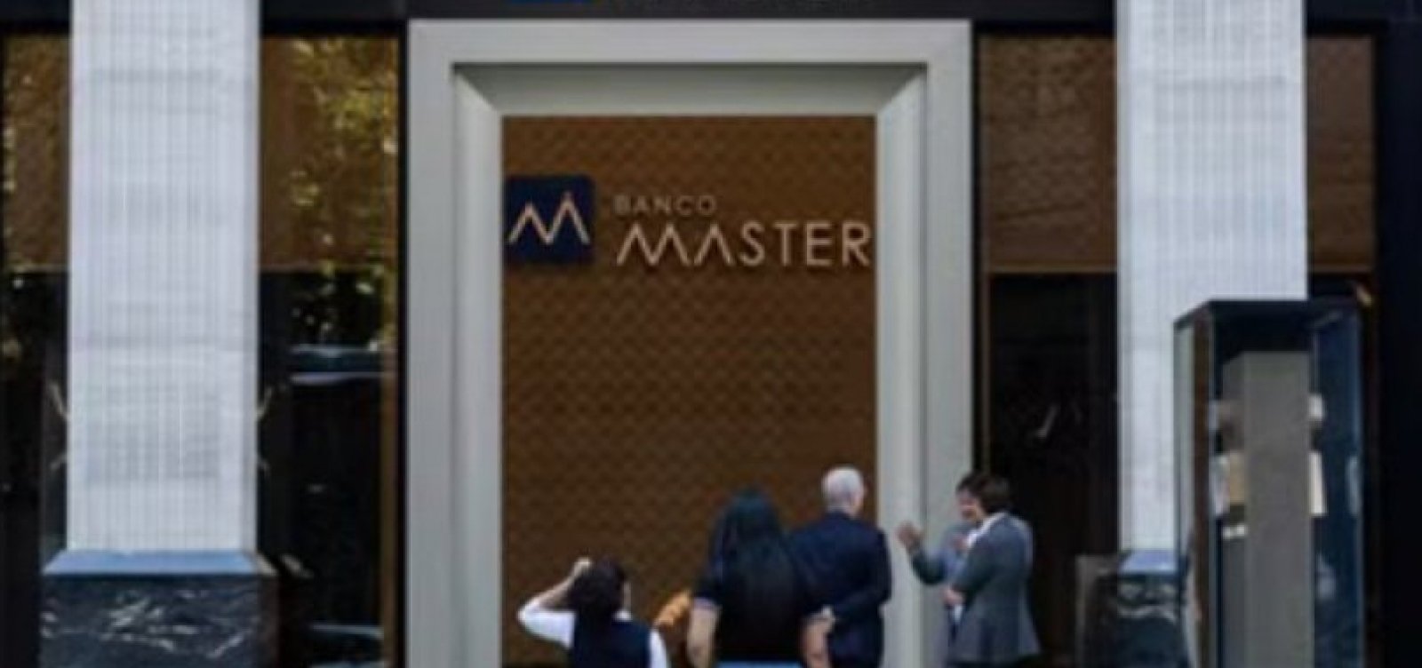 PF investiga possível uso de influenciadores em defesa do Banco Master e ataques ao Banco Central