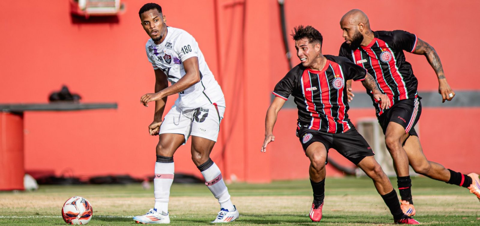 Vitória e Atlético de Alagoinhas empatam sem gols no início do Baianão 2026