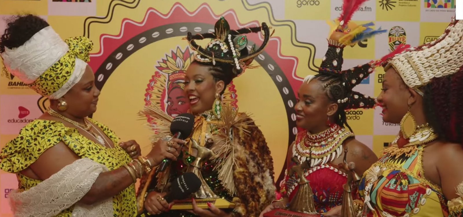 Carol Xavier é coroada Deusa do Ébano 2026 na tradicional Noite da Beleza Negra do Ilê Aiyê