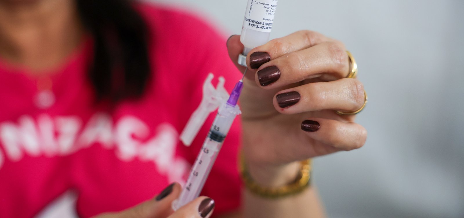 Vacina nacional contra a dengue será aplicada em profissionais da atenção básica a partir de fevereiro