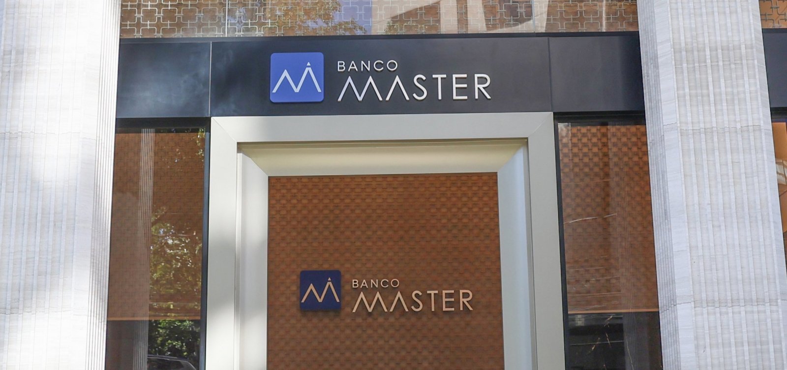 Diretor do BRB não revela conteúdo de depoimento à PF em investigação sobre Banco Master