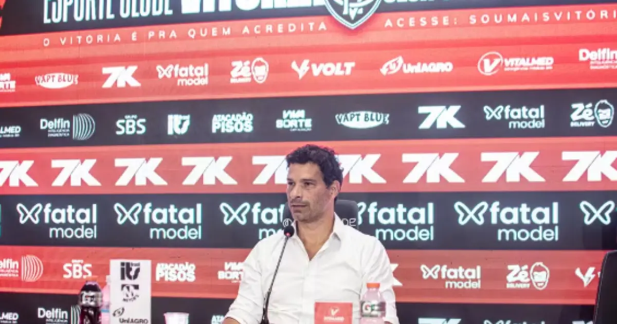 Vitória encerra contrato com Gustavo Vieira e anuncia mudança na diretoria de futebol