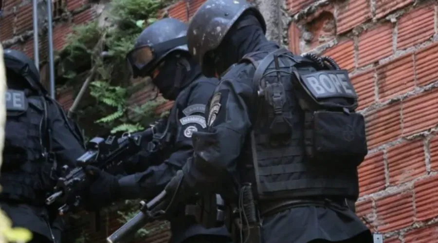 Suspeito morre após explosão de granada durante operação policial em Valéria