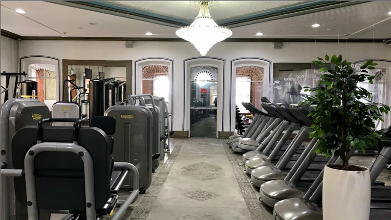 Mulher de 66 anos morre após mal súbito em academia de Salvador