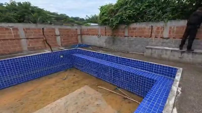 Operação na Baixada Fluminense prende três suspeitos e descobre novo espaço de lazer de Peixão