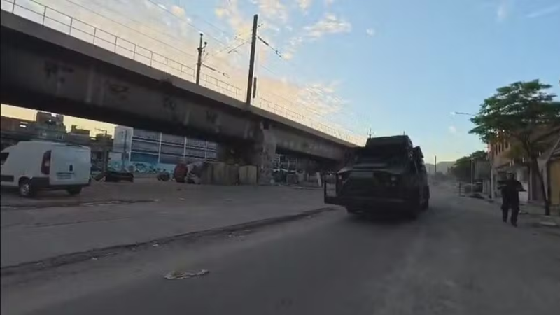 Tiroteio em Manguinhos paralisa trens por quase três horas; operação prende cinco suspeitos