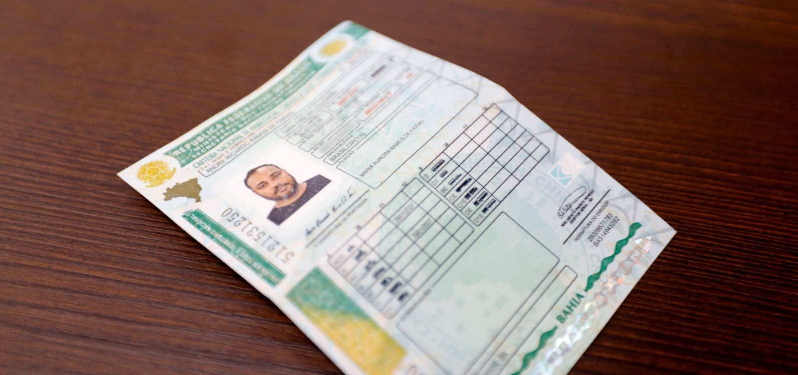 Bahia emite primeira CNH dentro do novo programa nacional de habilitação