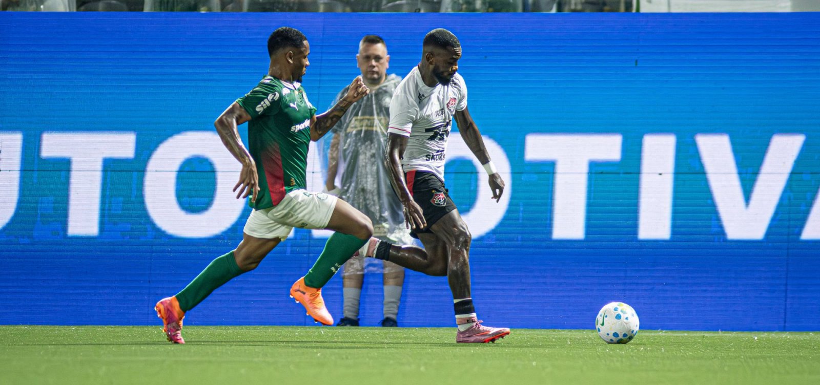 Vitória é dominado e leva goleada do Palmeiras na Arena Barueri pelo Brasileirão