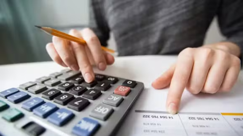 Inadimplência atinge maior nível desde 2017 em meio a juros elevados